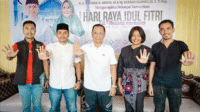 Wali Kota Bima HA Rahman H Abidin foto bersama Uswatun Hasanah (pemilik akun media sosial Badai NTB) dan pengurus PW Serikat Mahasiswa Muslimin Indonesia (SEMMI) NTB. Wali Kota Bima HA Rahman H Abidin foto bersama Uswatun Hasanah (pemilik akun media sosial Badai NTB) dan pengurus PW Serikat Mahasiswa Muslimin Indonesia (SEMMI) NTB.