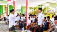 Wakil Bupati Bima, dr. H. Irfan Zubaidy saat memimpin upacara Hari Santri Nasional 2025 tingkat Kabupaten Bima. Upacara digelar di Halaman MTsN 5 Bima, Desa Nisa, Kecamatan Woha, Rabu (22/10/2025). Wakil Bupati Bima, dr. H. Irfan Zubaidy saat memimpin upacara Hari Santri Nasional 2025 tingkat Kabupaten Bima. Upacara digelar di Halaman MTsN 5 Bima, Desa Nisa, Kecamatan Woha, Rabu (22/10/2025).