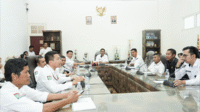 Penjabat Sekretaris Daerah Kota Bima, H  Supratman, saat menerima kunjungan Forum Guru peserta seleksi Pegawai Pemerintah dengan Perjanjian Kerja (PPPK) Tahun 2024  Aula Parenta Pemkot Bima, Rabu (15/1/2025). Penjabat Sekretaris Daerah Kota Bima, H Supratman, saat menerima kunjungan Forum Guru peserta seleksi Pegawai Pemerintah dengan Perjanjian Kerja (PPPK) Tahun 2024 Aula Parenta Pemkot Bima, Rabu (15/1/2025).