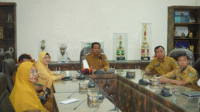 Suasana saat vicon pengendalian inflasi yang diikuti Pj Wali Kota Bima. Suasana saat vicon pengendalian inflasi yang diikuti Pj Wali Kota Bima.