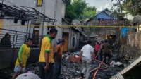 Puing-puing rumah korban yang terbakar di Desa Doridungga Kecamatan Donggo Kabupaten Bima, Sabtu (15/11/2025) siang. Kebakaran diduga dipicu arus pendek listrik. Puing-puing rumah korban yang terbakar di Desa Doridungga Kecamatan Donggo Kabupaten Bima, Sabtu (15/11/2025) siang. Kebakaran diduga dipicu arus pendek listrik.
