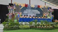 Suasana Sidang Terbuka Senat Wisuda Program Sarjana (S1) Angkatan V Tahun 2025-2026 STKIP Harapan Bima di Gedung Kurnia Kecamatan Bolo Kabupaten Bima, Jalan Lintas Bima- Sumbawa, Sabtu (7/11/2025).