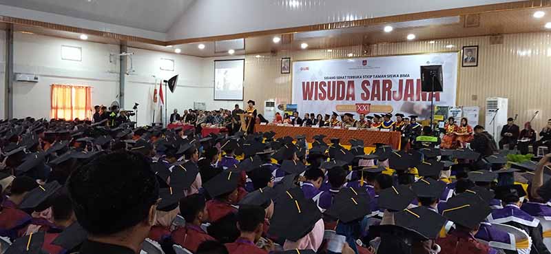 Suasana Sidang Senat Terbuka STKIP Taman Siswa Bima Angkatan XXI di Auditorium Sudirman, Sabtu (1/11/2025). Foto US/ Berita11.com.