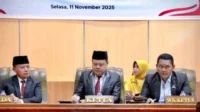 Sekretaris Daerah Kabupaten Dompu, Gatot Gunawan Perantauan Putra bersama pimpinan DPRD Kabupaten Dompu. Sekretaris Daerah Kabupaten Dompu, Gatot Gunawan Perantauan Putra bersama pimpinan DPRD Kabupaten Dompu.