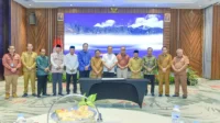 Foto bersama Bupati Bima, Ady Mahyudi bersama Gubernur NTB, H Lalu Muhammad Iqbal dan sejumlah kepala daerah di sela Rakor. Foto bersama Bupati Bima, Ady Mahyudi bersama Gubernur NTB, H Lalu Muhammad Iqbal dan sejumlah kepala daerah di sela Rakor.