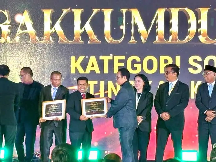 Sentra Gakkumdu Kabupaten Dompu saat menerima penghargaan pada ajang Gakkumdu Award 2025 di Jakarta, Kamis (11/12/2025) malam.