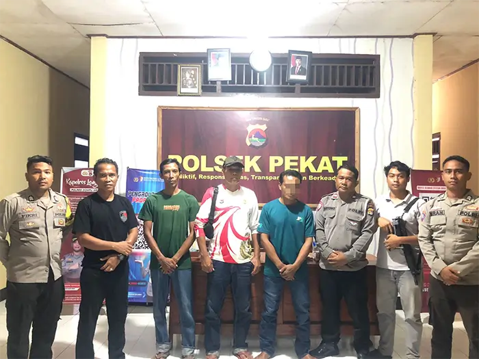 Petani yang diamankan Polsek Pekat karena diduga lalai dalam menggunakan senapan angin PCP hingga menyebabkan remaja terluka.