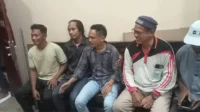 Kedua kerabat pelapor dan terlapor kasus dugaan penganiyaan di Kecamatan Bolo Kabupaten Bima bersepakat berdamai. Kedua kerabat pelapor dan terlapor kasus dugaan penganiyaan di Kecamatan Bolo Kabupaten Bima bersepakat berdamai.