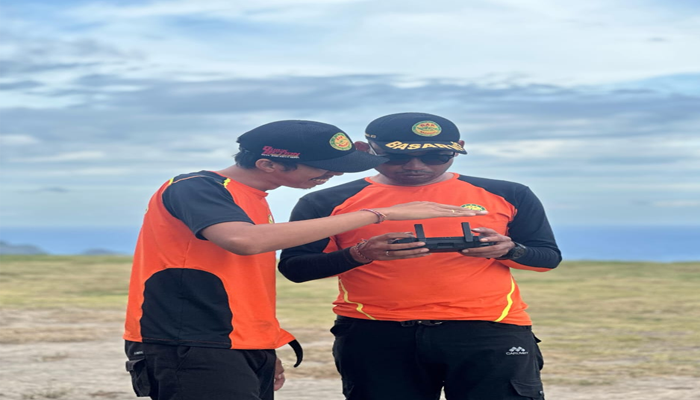 Pilot drone Kantor SAR Mataram yang akan bertugas membantu mencari Kifen yang dilaporkan hilang di puncak Gunung Sangiang Api.