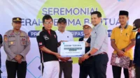 Serah terima Program Pemberdayaan Desa (PPD) tahun 2025 dari PT Sumbawa Timur Mining kepada Pemkab Dompu, Pemerintah Desa, dan masyarakat penerima manfaat, Jumat (12/12/2025). Serah terima Program Pemberdayaan Desa (PPD) tahun 2025 dari PT Sumbawa Timur Mining kepada Pemkab Dompu, Pemerintah Desa, dan masyarakat penerima manfaat, Jumat (12/12/2025).