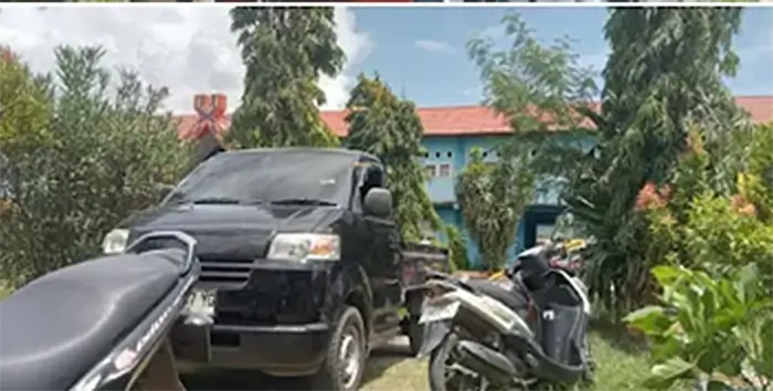 Imbas belum dibayarkannya honor selama lima bulan, sejumlah guru di SMAN 1 Woha menyandra mobil oknum bendahara sekolah.