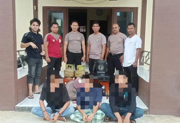 Tiga komplotan pencuri di Kempo Kabupaten Dompu yang berhasil diringkus aparat kepolisian.