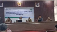 Rapat koordinasi lintas sektor dan sosialisasi pemberian informasi status kepesertaan Jaminan Kesehatan Nasional (JKN) di ruang rapat utama Kantor Pemkab Bima, Selasa (3/3/2026).
