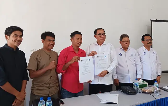 Foto bersama civitas akademika STKIP Harapan Bima dan Universitas Pendidikan Ganesha (Undiksha) Bali usai menandatangani nota kesepahaman (MoU), Senin (13/4/2026).