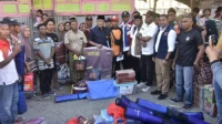 Bupati Bima Ady Mahyudi mengunjungi dan menyerahkan bantuan kepada korban kebakaran rumah tinggal di RT 010 RW 003 Dusun Rocimena, Desa Monta, Kecamatan Monta, Rabu (6/5/2026).