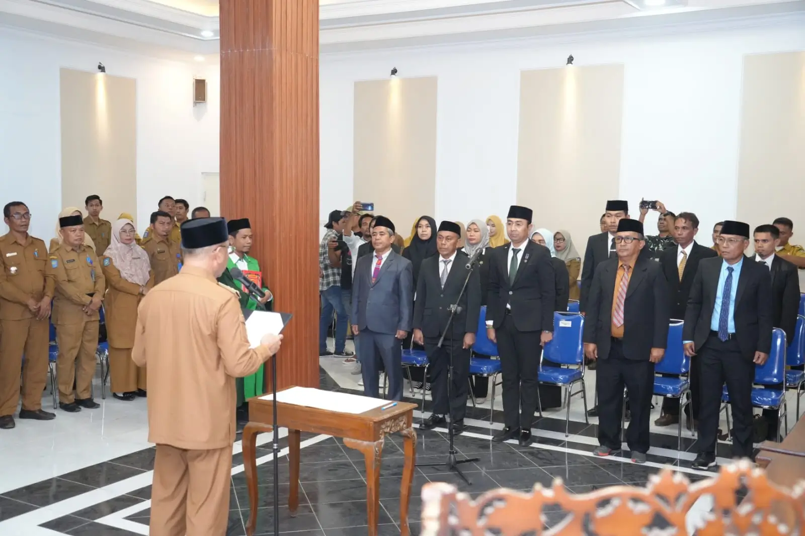 Suasana saat pelantikan pejabat eselon II lingkup Pemkot Bima.