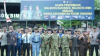Foto bersama Wali Kota Bima, H Arahman H Abidin dan Wakil Wali Kota Bima, Feri Sofiyan dan Dandim Bima saat menerima gelar Warga Kehormatan Kodim 1608/Bima, Selasa (13/1/2026).