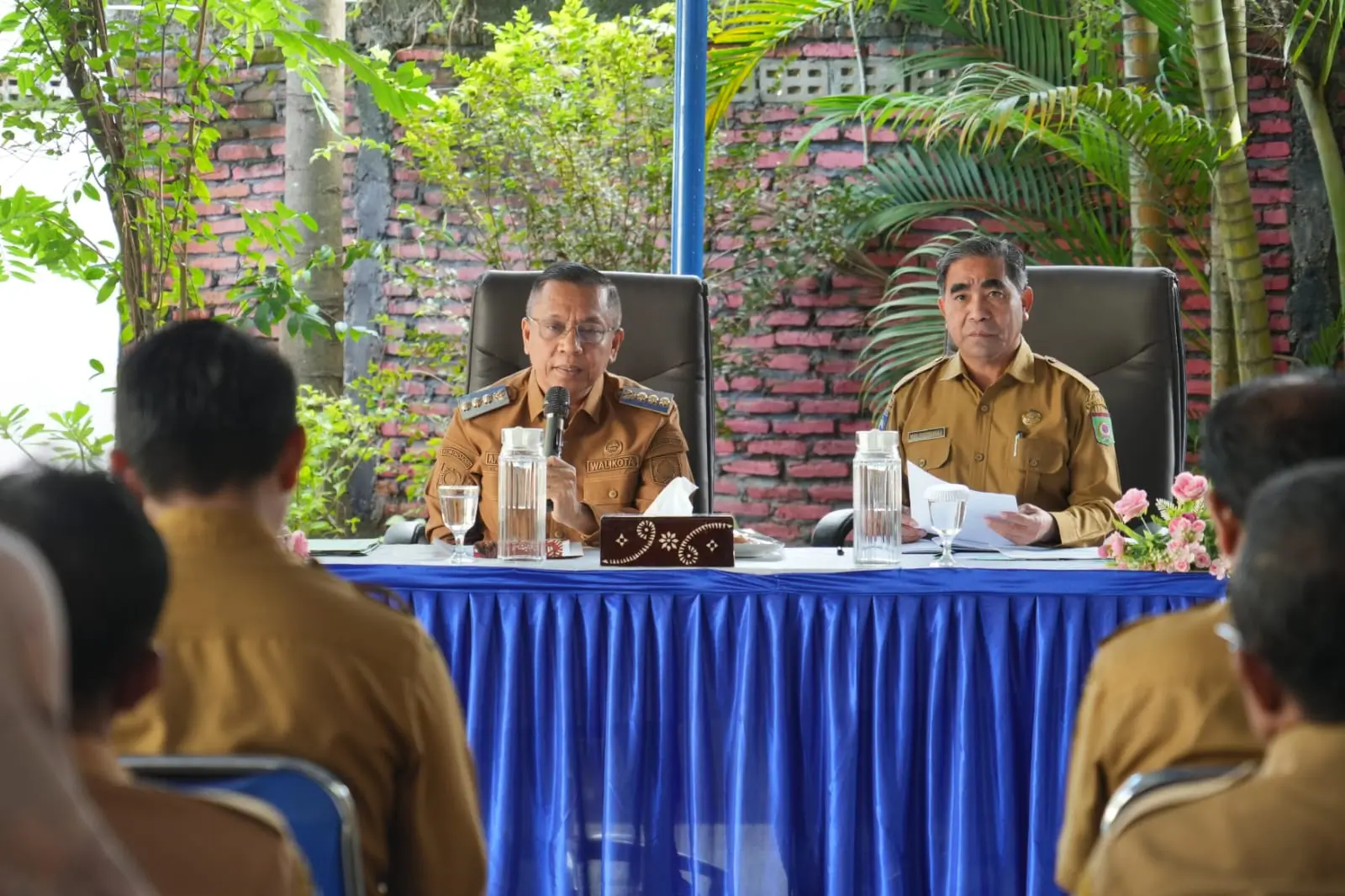Wali Kota Bima, H Arahman H Abidin saat memimpin rapat koordinasi Pemkot Bima.