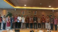 Foto bersama Wali Kota Bima H Arahman H Abidin bersama peserta Rakor.
