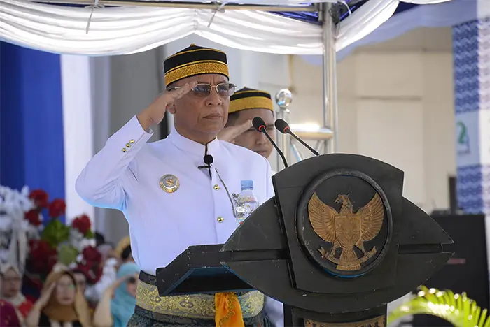 Wali Kota Bima Rahman H. Abidin saat memimpin upacara HUT ke-24 Kota Bima.