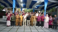 Foto bersama Wali Kota Bima, H Arahman H Abidin bersama mahasiswa internasional dari berbagai negara.