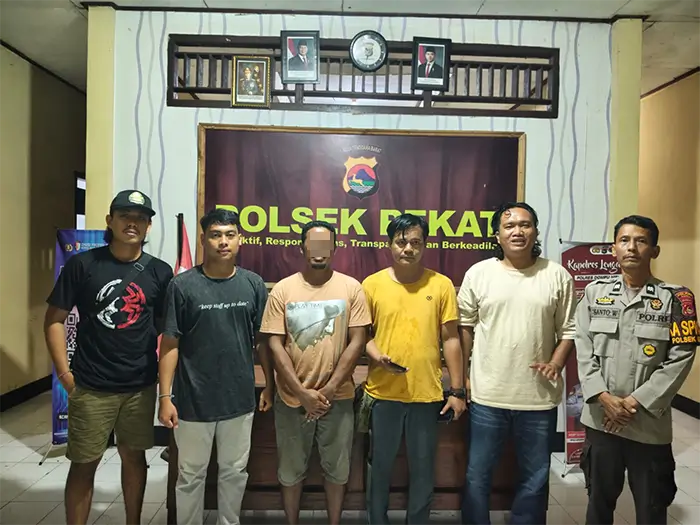 Terduga pelaku pelecehan seksual di Kecamatan Pekat yang diamankan aparat kepolisian.