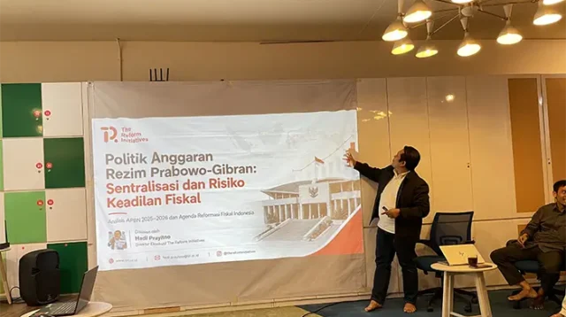 Direktur Eksekutif The Reform Initiatives, Hadi Prayitno memaparkan Politik Anggaran Rezim Prabowo-Gibran: Sentralisasi dan Risiko Keadilan Fiskal.