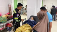 Sejumlah penumpang bus antarkota antarprovinsi (AKAP) PO Lava jurusan Bima–Jakarta yang mengalami kecelakaan lalu lintas tunggal di Jalan Lintas Sumbawa, Desa Manggena'e Dompu dibawa dan dirawat di RSUD Dompu, Minggu malam (29/6/2026).