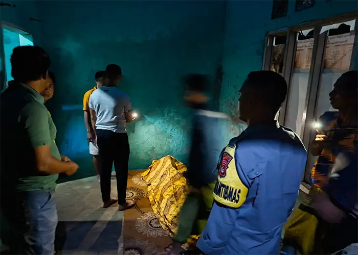 Aparat Kepolisian mendatangi tempat kejadian perkara.