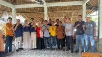 Foto bersama wartawan dan pimpinan BPJS Kesehatan Cabang Bima saat konferensi pers di Beginning Coffee, Kelurahan Penaraga, Kota Bima, Kamis (11/6/2026).