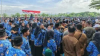 Belasan ribu PPPK PW terkonsentrasi di halaman kantor Pemerintah Kabupaten Bima usai menerima SK pengangkatan dari Bupati Bima, Januari 2026 lalu. Foto Ist.