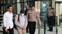 Bupati Lombok Barat, Lalu Ahmad Zaini (LAZ) saat dibawa penyidik ke gedung KPK RI.