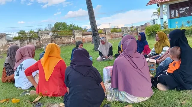 Kegiatan outdor Komunitas Sekolah di SDN Inpres Lewintana Kecamatan Soromandi Kabupaten Bima. Keberadaan komunitas berhasil membantu mendorong penguatan literasi dan numearsi siswa di sekolah setempat.