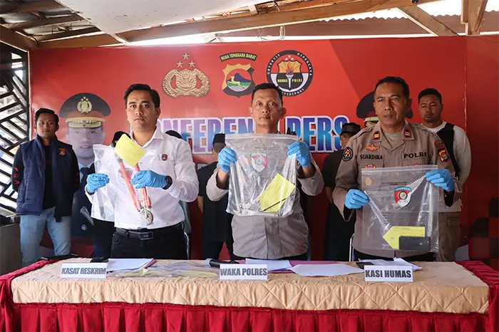 Suasana konferensi pers Polres Dompu dalam rangka ekspos hasil Operasi Jaran Rinjani 2026.