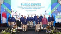 Direktur Utama BPJS Kesehatan, Prihati Pujowaskito, saat memimpin Public Expose Laporan Pengelolaan Program dan Laporan Keuangan BPJS Kesehatan Tahun 2025, Kamis (2/7/2026).
