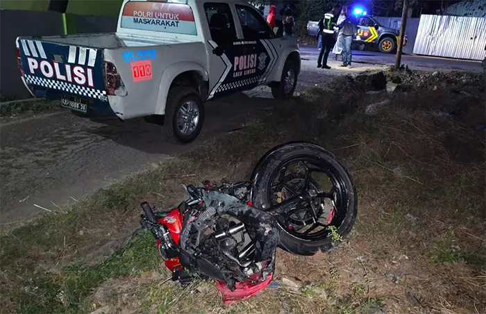 Kondisi sepeda motor korban di tempat kejadian perkara.