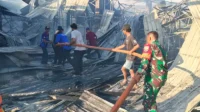 Puing-puing bangunan dapur MBG (SPPPG) Bugis 3 Kecamatan Sape yang dliahap api, Rabu (9/7/2026) sore.