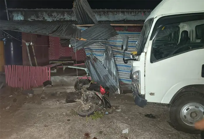 Kondisi di tempat kejadian perkara kecelakaan lalu lintas mau di jalan baru Lintas Bima-Sumbawa Desa Panda Kecamatan Palibelo Kabupaten Bima, Rabu (8/7/2026) malam.