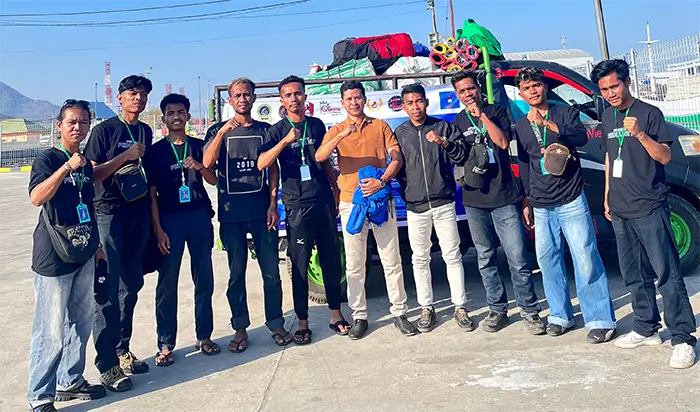 GMNI Bima saat menyalurkan bantuan kepada korban gempa bumi di NTT.