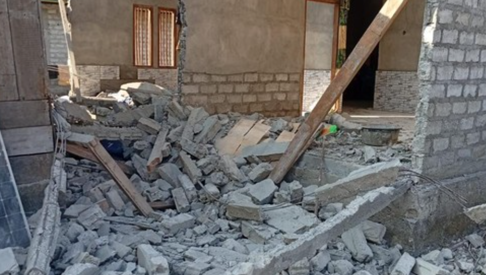 Kondisi bangunan rumah warga yang rusak akibat diguncang gempa bumi yang berpusat di Nagekeo NTT, Sabtu (15/8/2026) pagi.