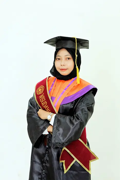 Wisudawati terbaik XXII STKIP Taman Siswa Bima, Ana Triana .
