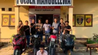 Terduga pelaku curanmor dan barang bukti yang berhasil diamankan aparat kepolisian di Dompu.