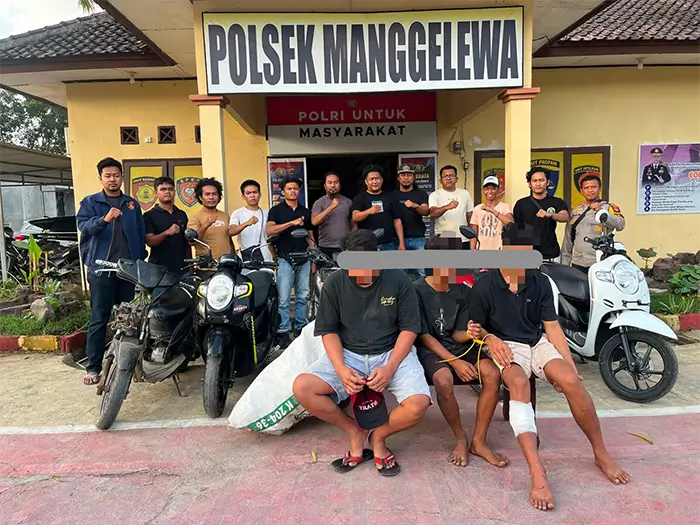 Barang bukti dan tiga pelaku curanmor yang beroperasi di wilayah Manggelewa Dompu berhasil ditangkap Tim Khusus (Timsus) Polsek Manggelewa, Selasa (8/9/2026).