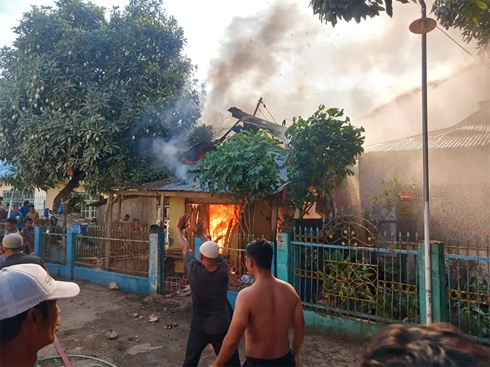 Kondisi rumah warga di Kecamatan Woha Kabupaten Bima yang terbakar, Sabtu (5/9/2026).