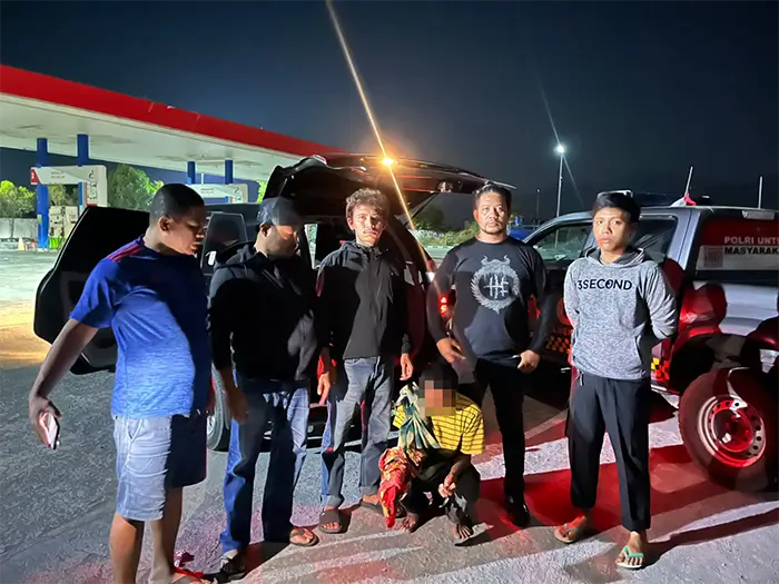 Terduga pembacokan diamankan aparat Kepolisian.
