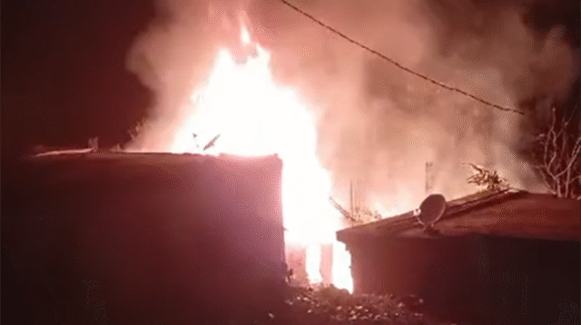 Kondisi rumah warga di Desa Mbawa Kecamatan Donggo Kabupaten Bima yang ludes terbakar, Kamis malam (29/10/2026).
