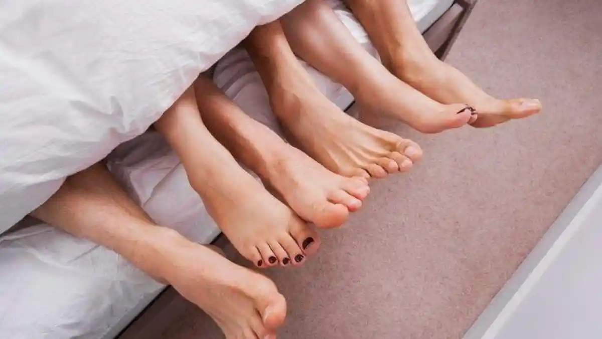 Ilustrasi Threesome.